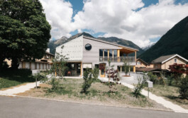 DEFH Pulverturm Schwanden_Atelier Freienstein_Aussen Logo Atelier Freienstein