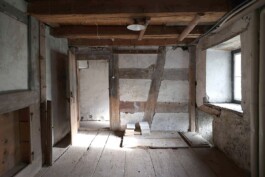 Stählihaus Netstal Riegel im Erdgeschoss Logo Atelier Freienstein