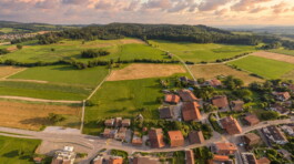 Furtwies-Madetswil-Ausblick-in-die-Natur-und-Landwirtschaftszone Logo Atelier Freienstein