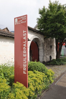 SAY25 Vernissage Glarus Freulerpalast Atelier Freienstein Logo Atelier Freienstein